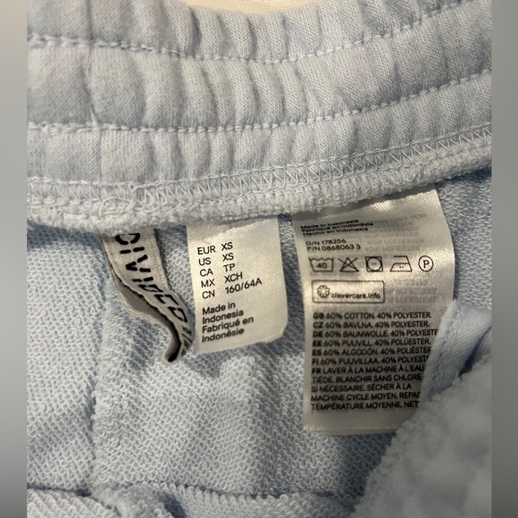 H&M Shorts - Picture 2 of 2